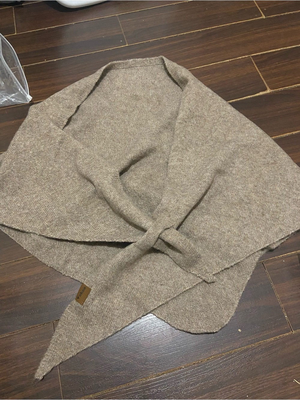 Yakee Women's Shawl Wrap Knit Triangle Neck Warmer Beige One Size NEW